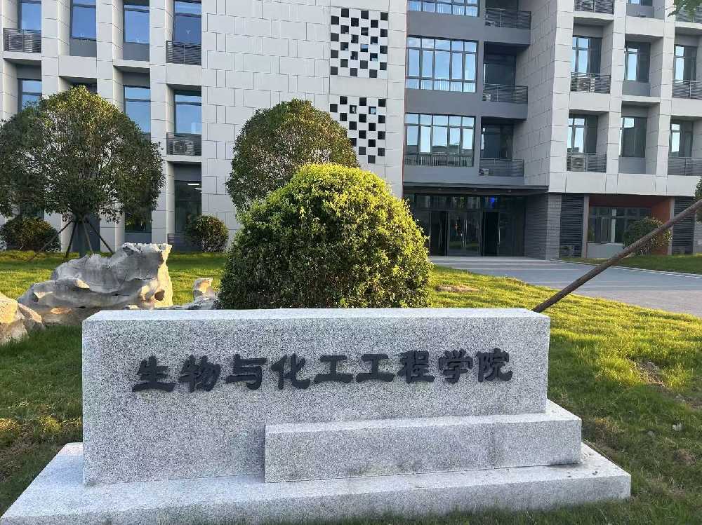 乳源瑶族自治县扬州职业大学体育场高杆灯项目